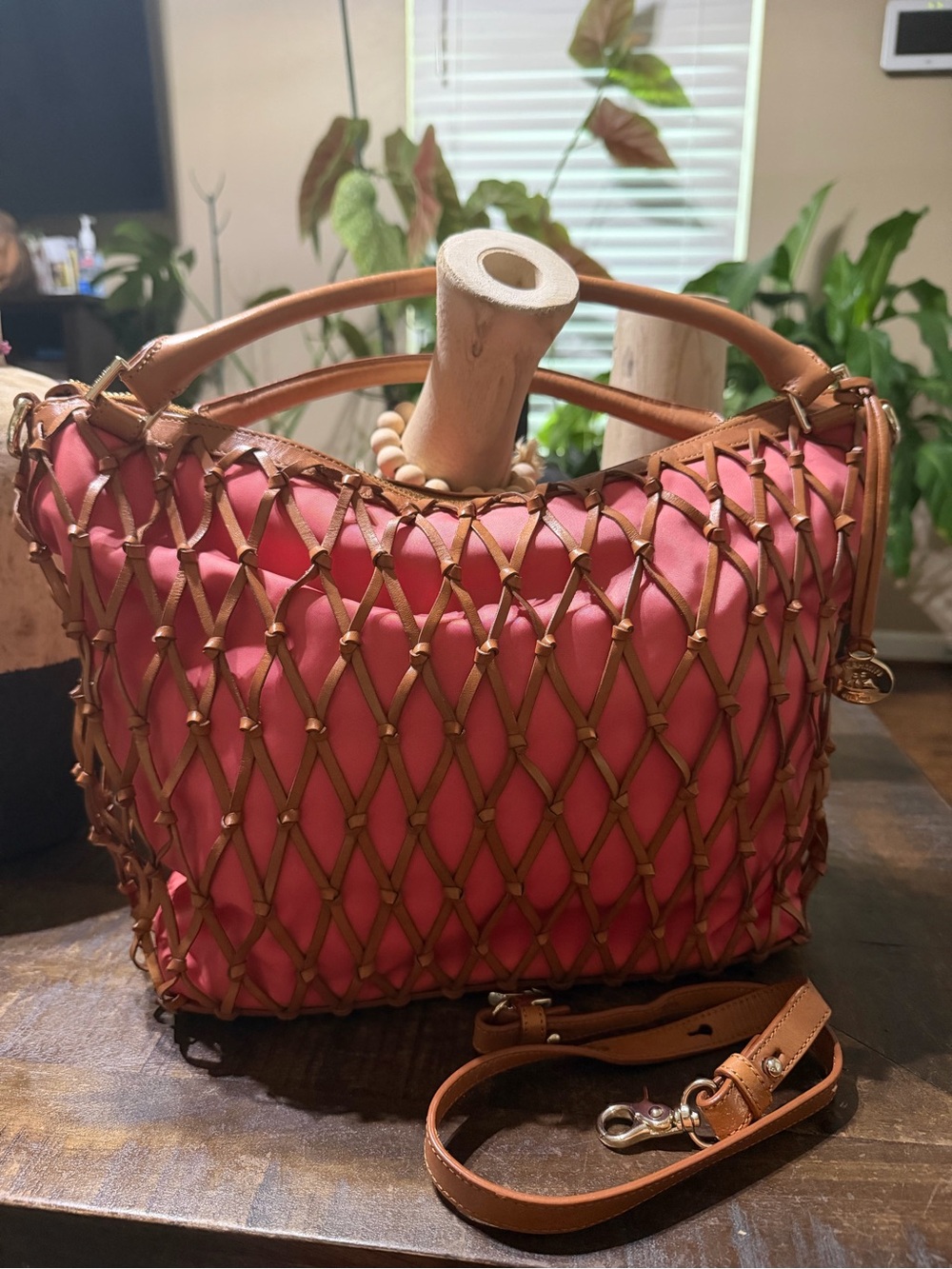 Euc Rare Brahmin Huntington
Collection Norah